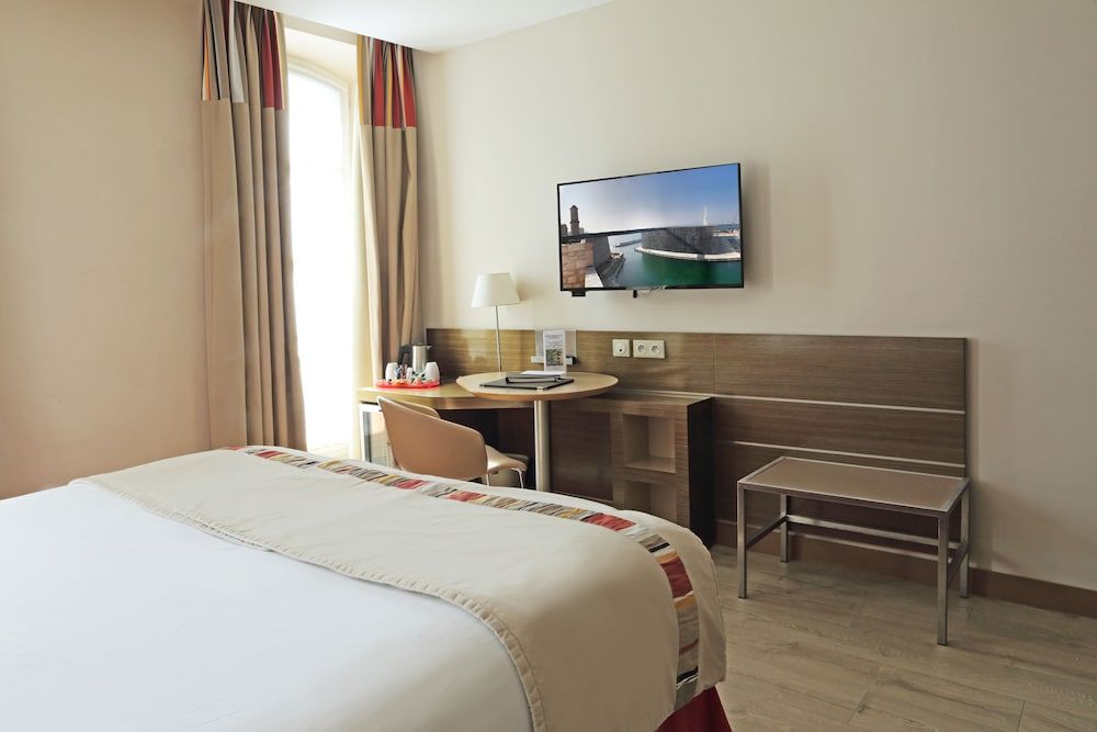 Best Western Plus Hotel La Joliette Superior Room, 1 Queen Bed 2