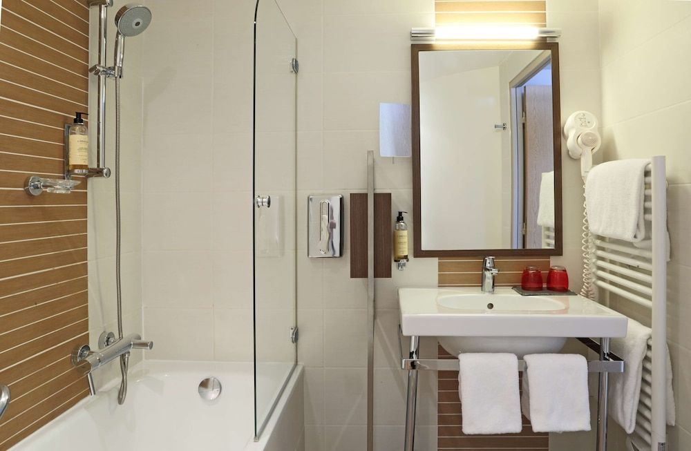 Best Western Plus Hotel La Joliette Superior Room, 1 Queen Bed 9