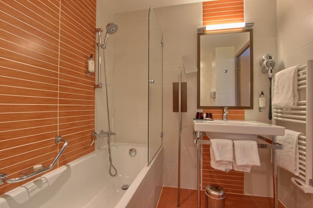 Best Western Plus Hotel La Joliette Superior Room, 1 Queen Bed 7