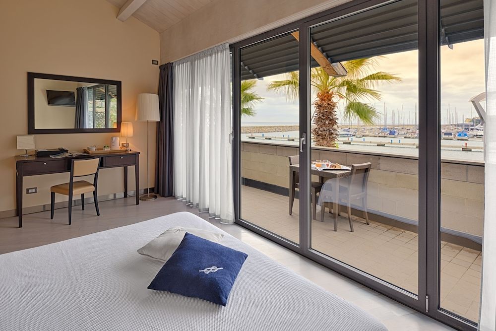 Hotel Riviera dei Fiori Deluxe Double or Twin Room, Sea View 5