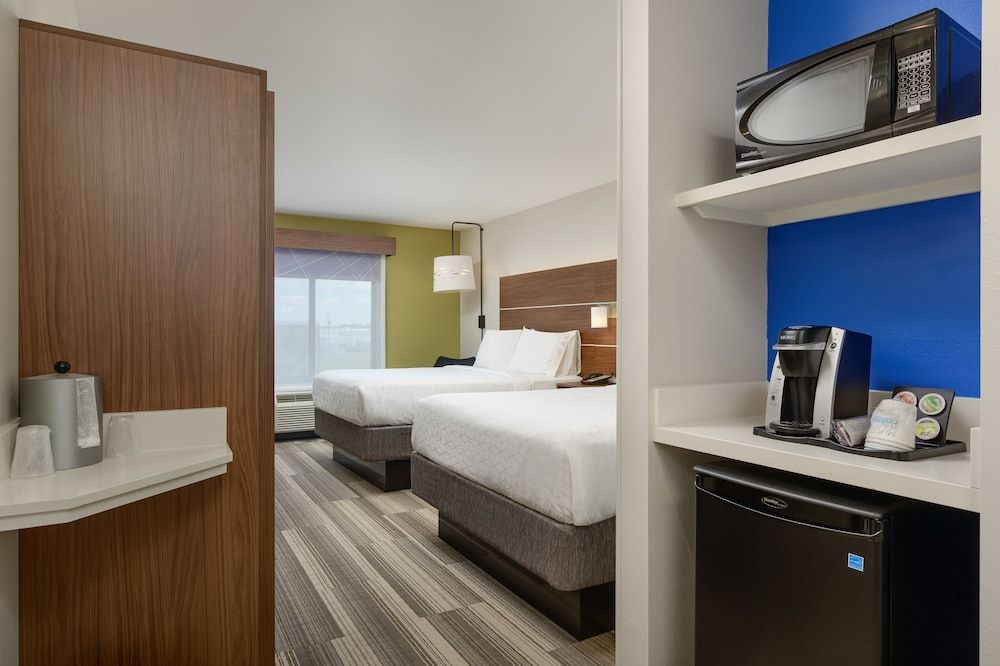 Standard Room, 2 Queen Beds, Accessible (Communications, Roll-In Shower)