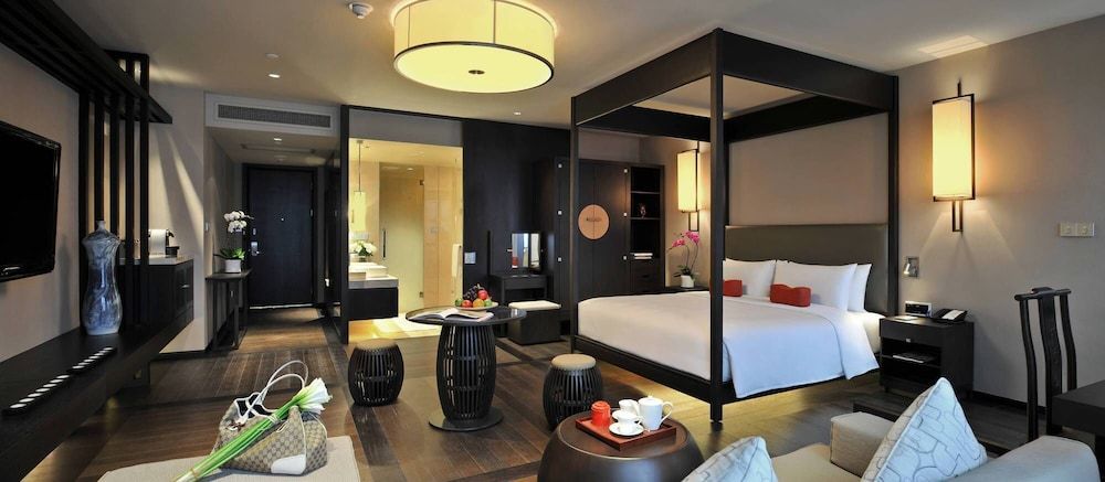 Club Room, 1 King Bed (Grand Deluxe)
