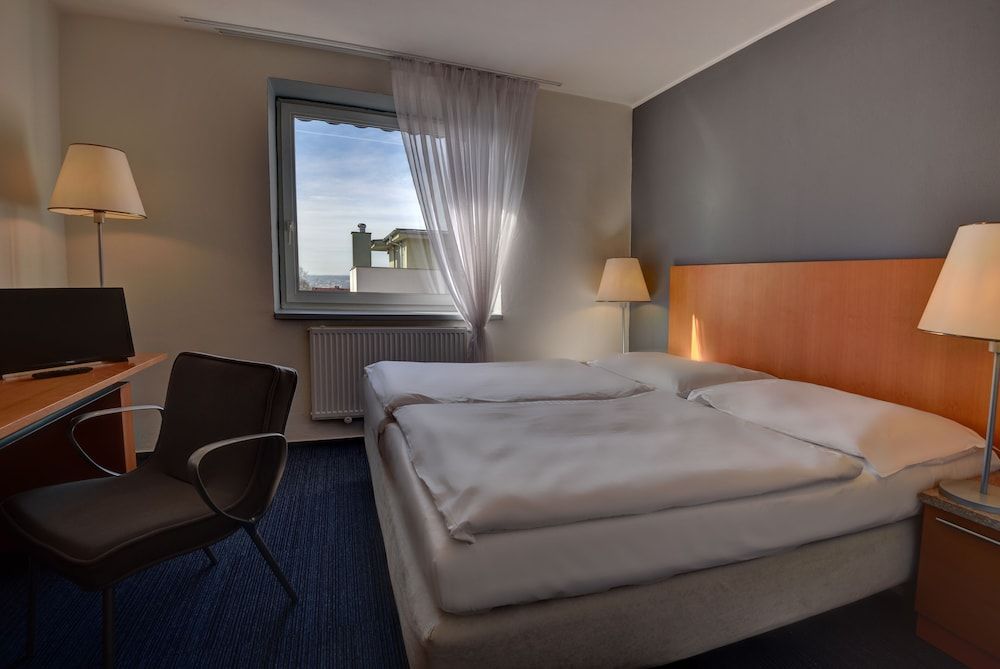 undefined Hotel Henrietta 6