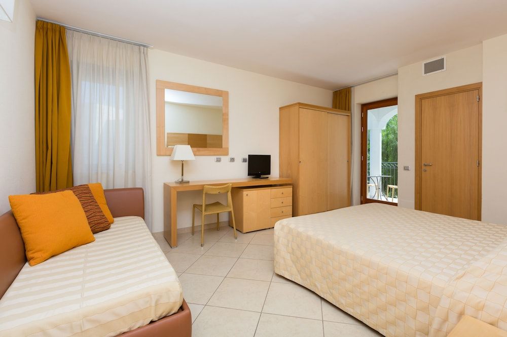 Comfort Triple Room