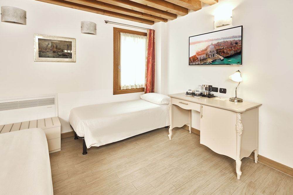 Albergo Antica Corte Marchesini Superior Triple Room 2