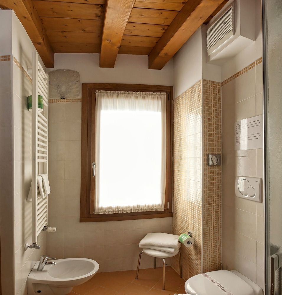 Albergo Antica Corte Marchesini Standard Triple Room 10