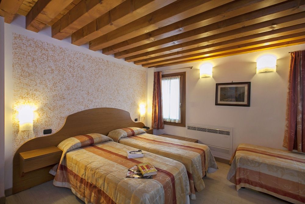 Albergo Antica Corte Marchesini Standard Triple Room 5