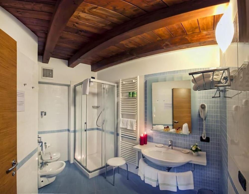 Albergo Antica Corte Marchesini Suite, 2 Double Beds 4