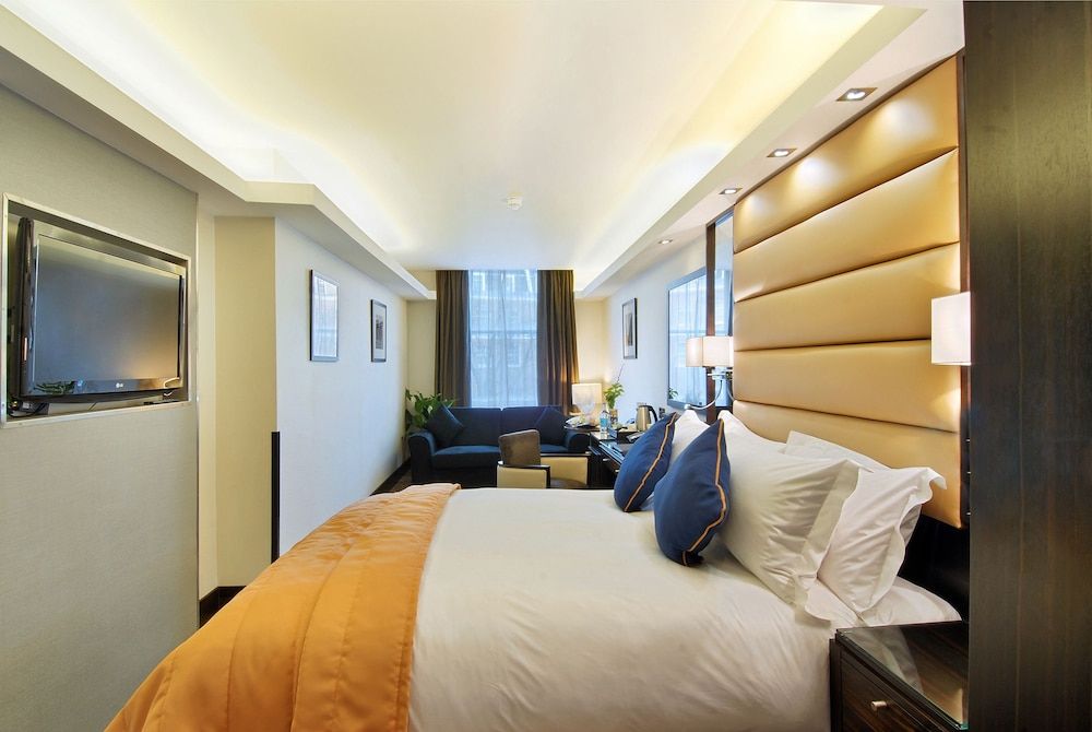 Park Grand Mayfair Deluxe Double Room 7