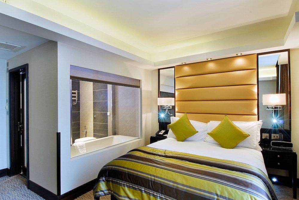 Park Grand Mayfair Deluxe Double Room 6