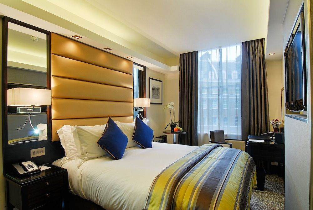 Park Grand Mayfair Deluxe Double Room 3