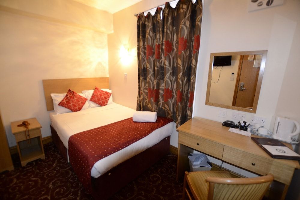 undefined Britannia Inn Hotel 10