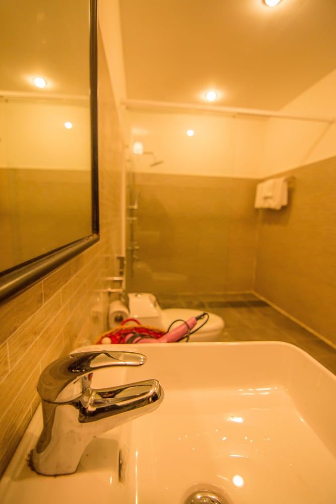 Diamond Palace Hotel Deluxe Double Room 5