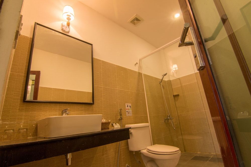 Diamond Palace Hotel Standard Room, 1 King Bed 4