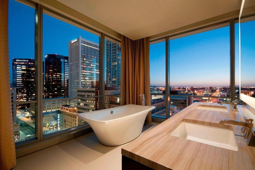Studio Suite, 1 King Bed, Non Smoking, City View (Hearing Accessible)