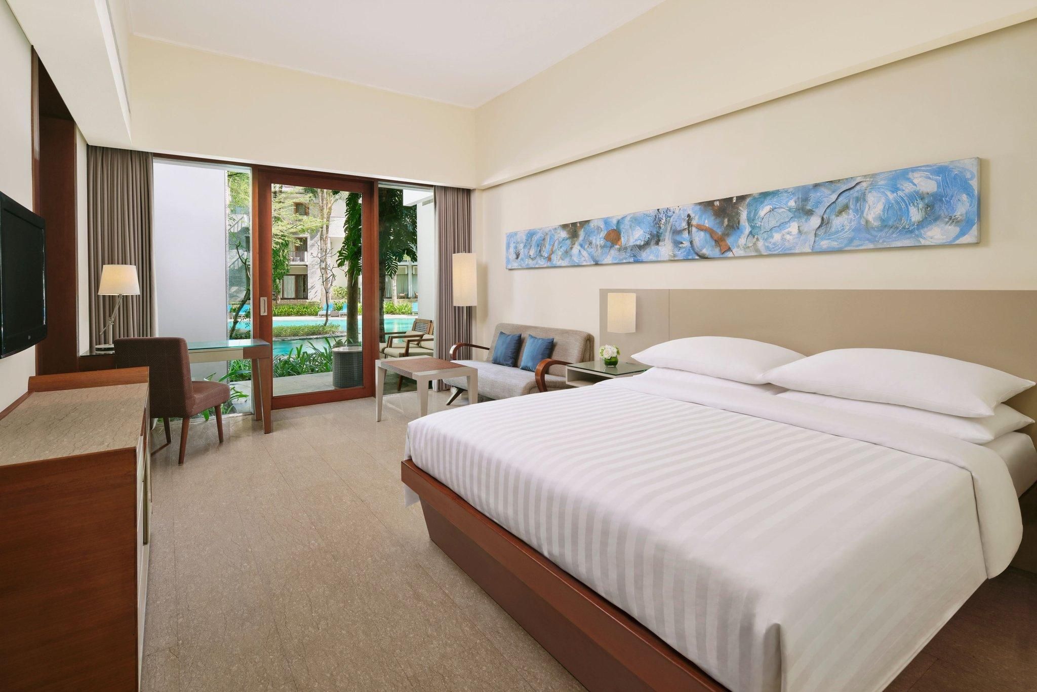 Deluxe Pool Terrace, Guest room, 1 King, Pool view, Poolside, Terrace