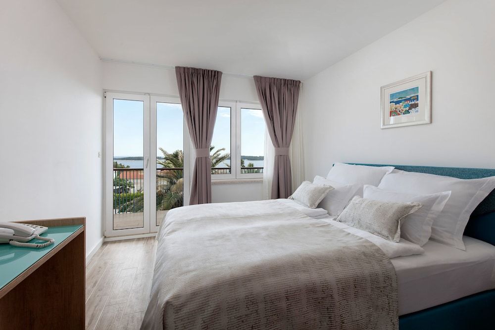 Aparthotel Pharia Standard Suite, 1 Bedroom, Sea View