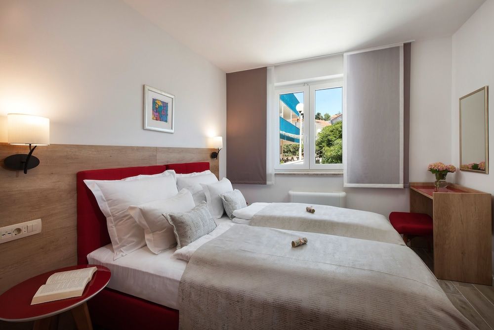 Aparthotel Pharia Economy Double Room, Park View 3