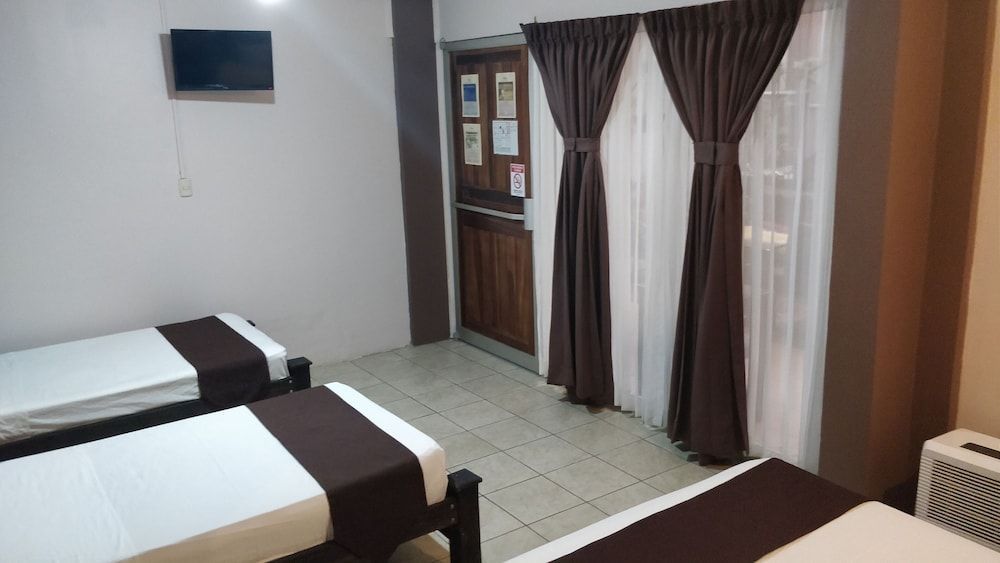 Hotel Las Colinas Family Room 4