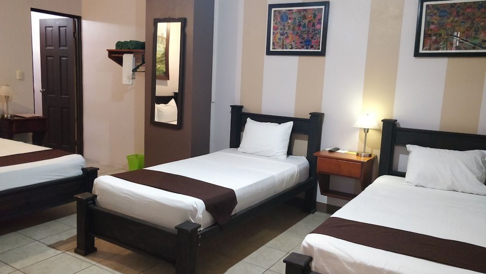 Hotel Las Colinas Family Room 10