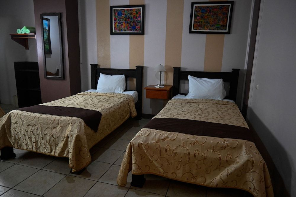 Hotel Las Colinas Family Room 5