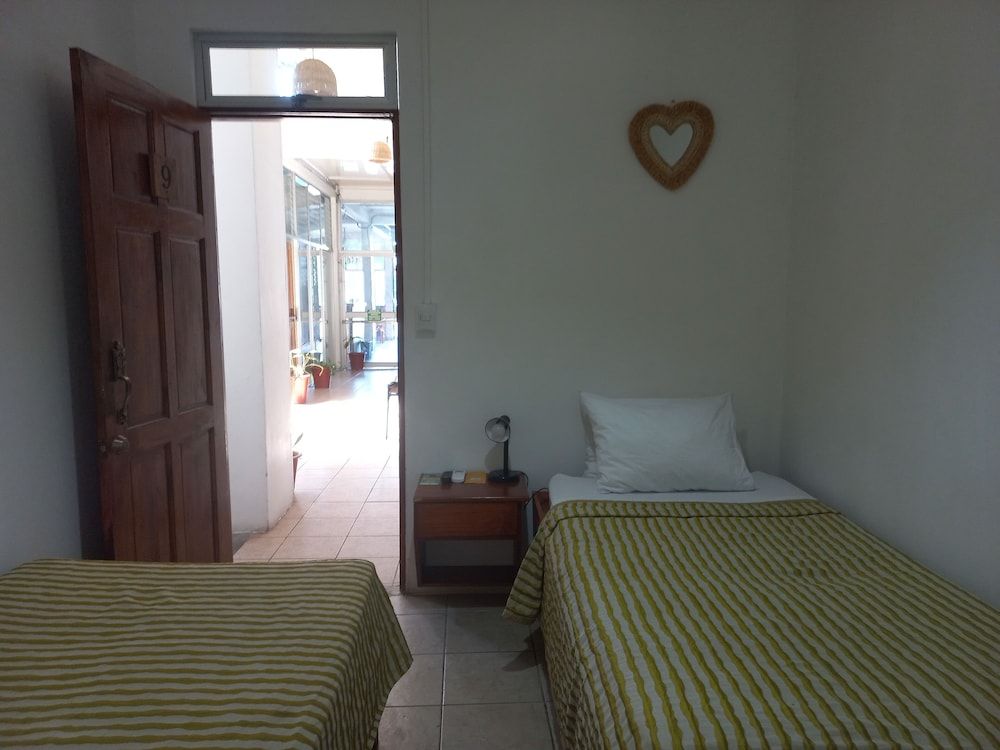 Hotel Las Colinas Family Room 8