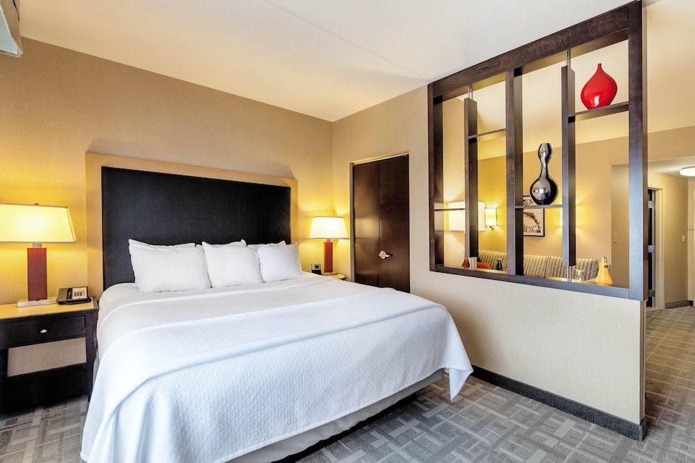 Cambria Hotel Pittsburgh - Downtown Suite, 1 King Bed with Sofa bed, Non Smoking