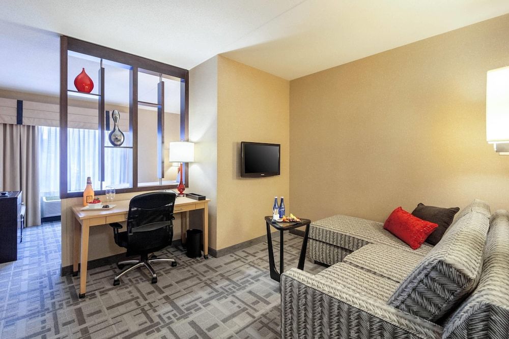 Cambria Hotel Pittsburgh - Downtown Suite, 1 King Bed with Sofa bed, Non Smoking 4