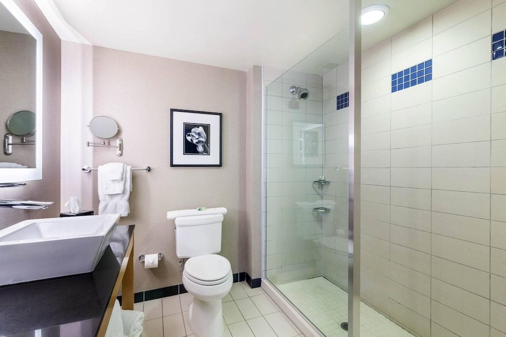 Cambria Hotel Pittsburgh - Downtown Suite, 1 King Bed with Sofa bed, Non Smoking 3