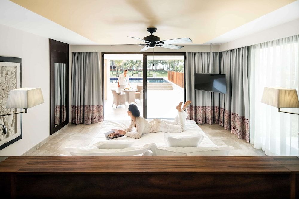 Suite (Swim Up Premium Level | 2A 1C)