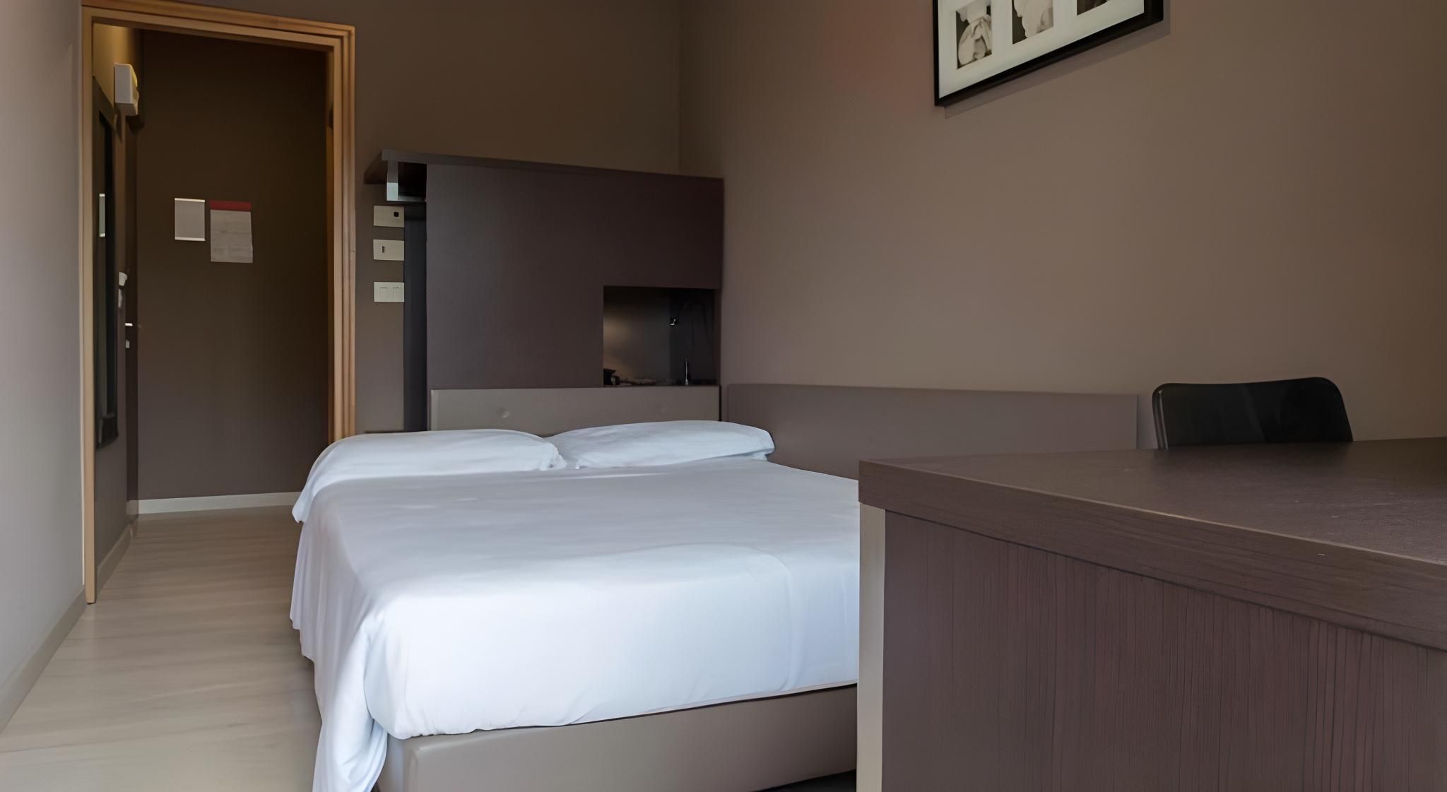 M14 Hotel & Spa Economy Double Room 4