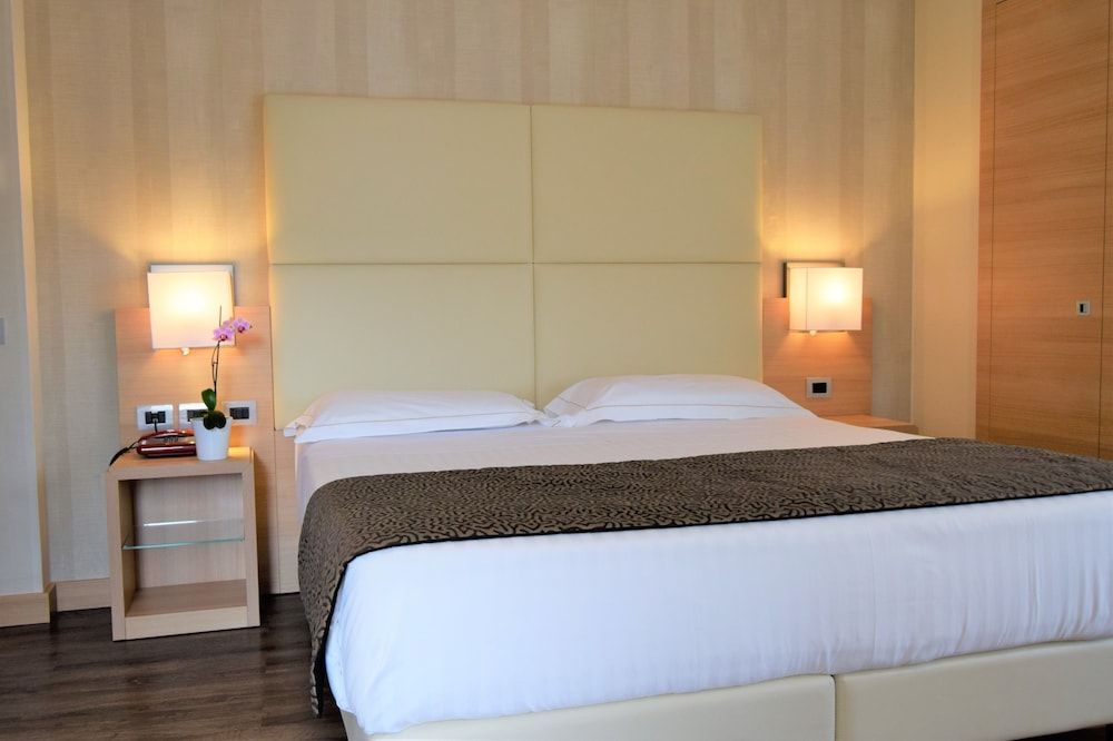 Hotel Continental Superior Triple Room, 1 Bedroom, Balcony, Garden View