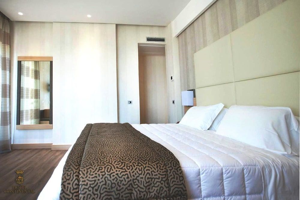 Hotel Continental Superior Triple Room, 1 Bedroom, Balcony, Garden View 2