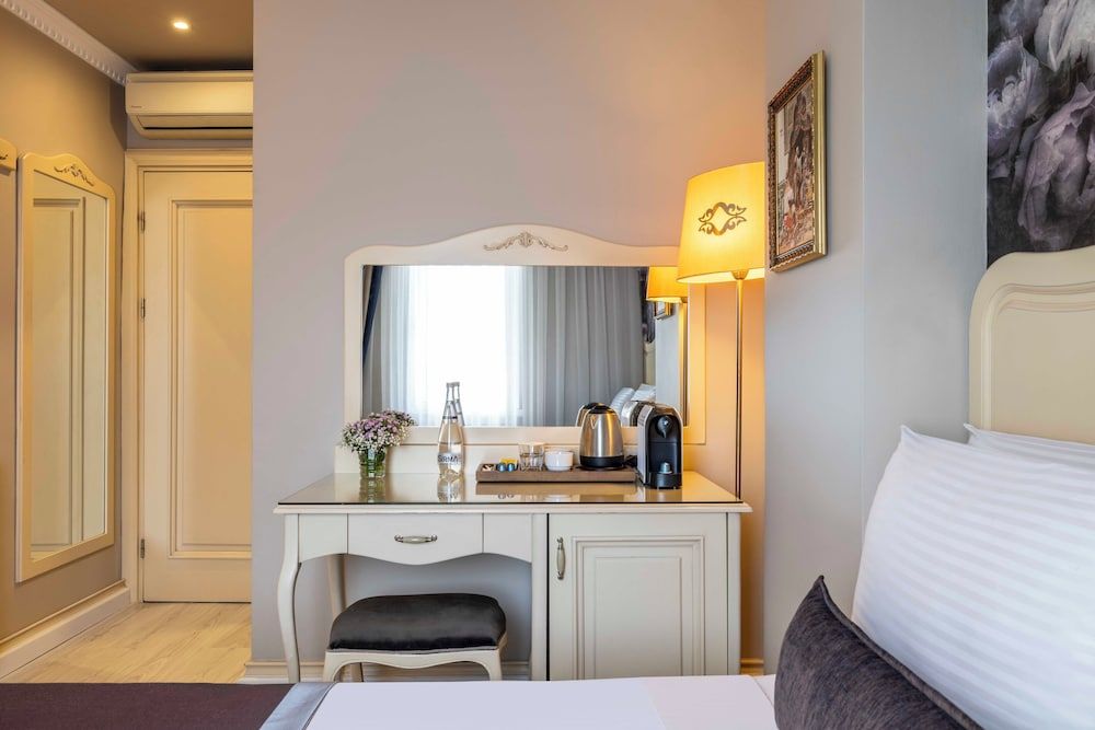 Raymond Hotel Old City