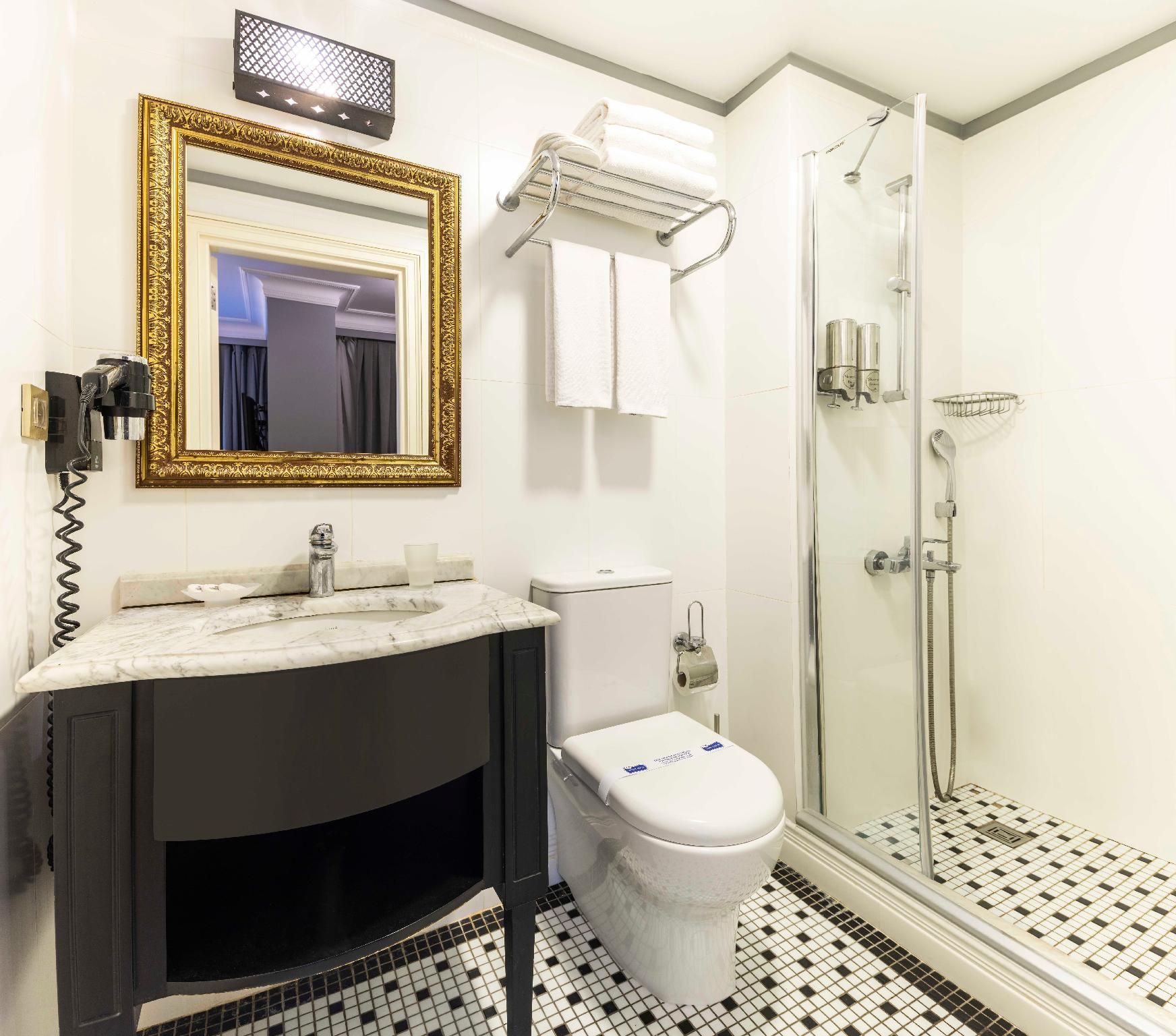 Superior Triple City View Room