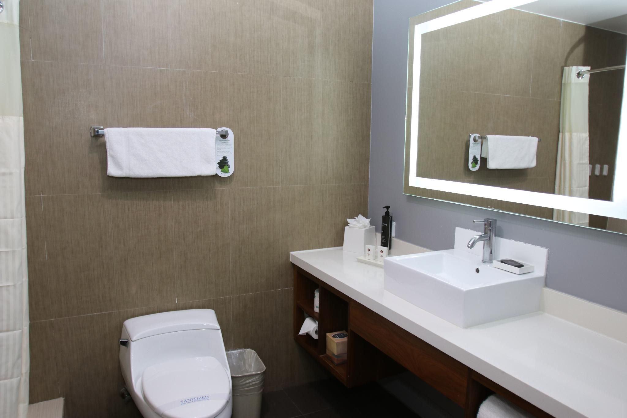 BLVD Hotel and Studios Universal-Hollywood, an Ascend Collection Hotel 1 King Bed, Suite, Nonsmoking 32