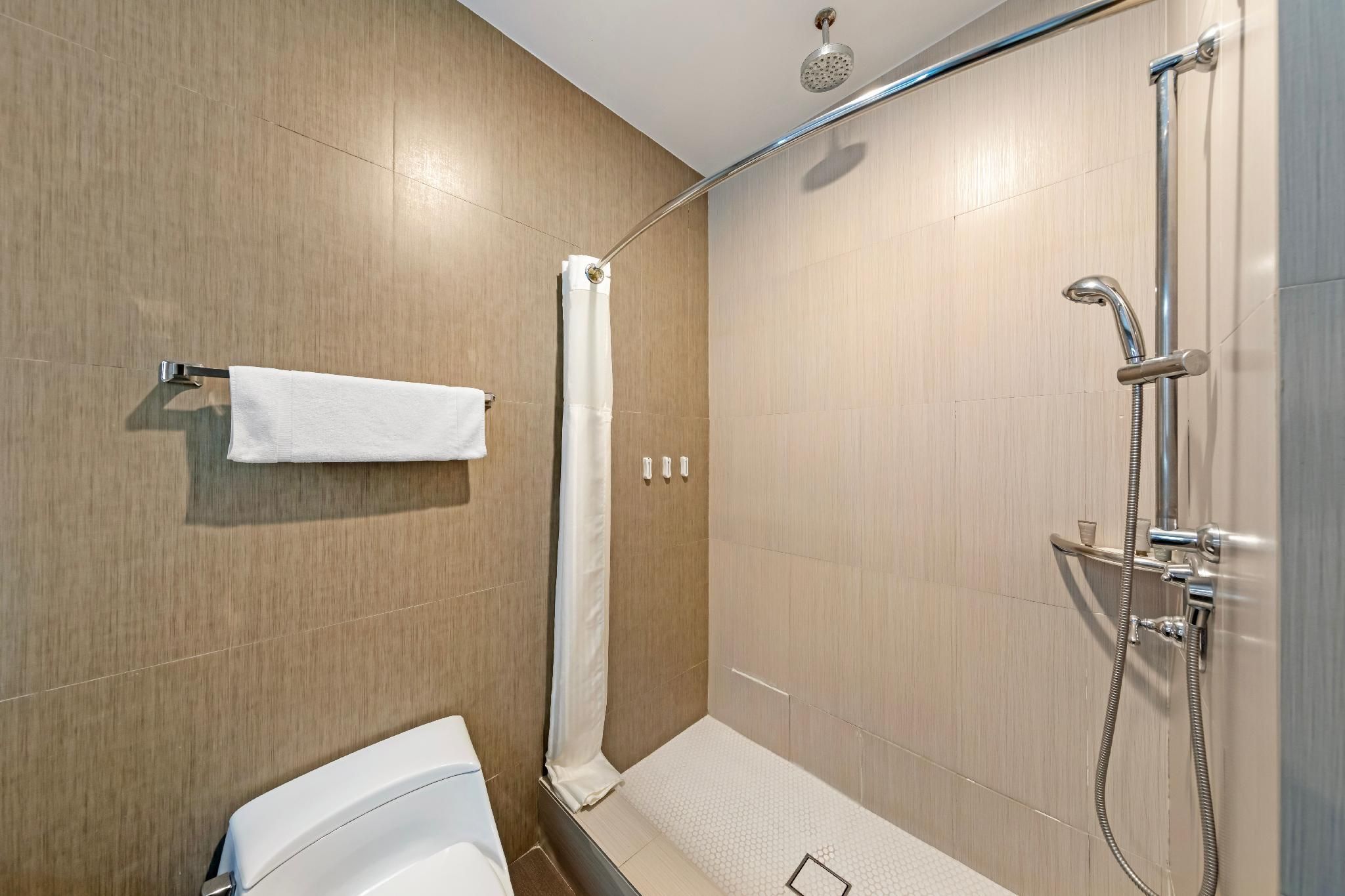 2 Queen Beds, Suite, Nonsmoking