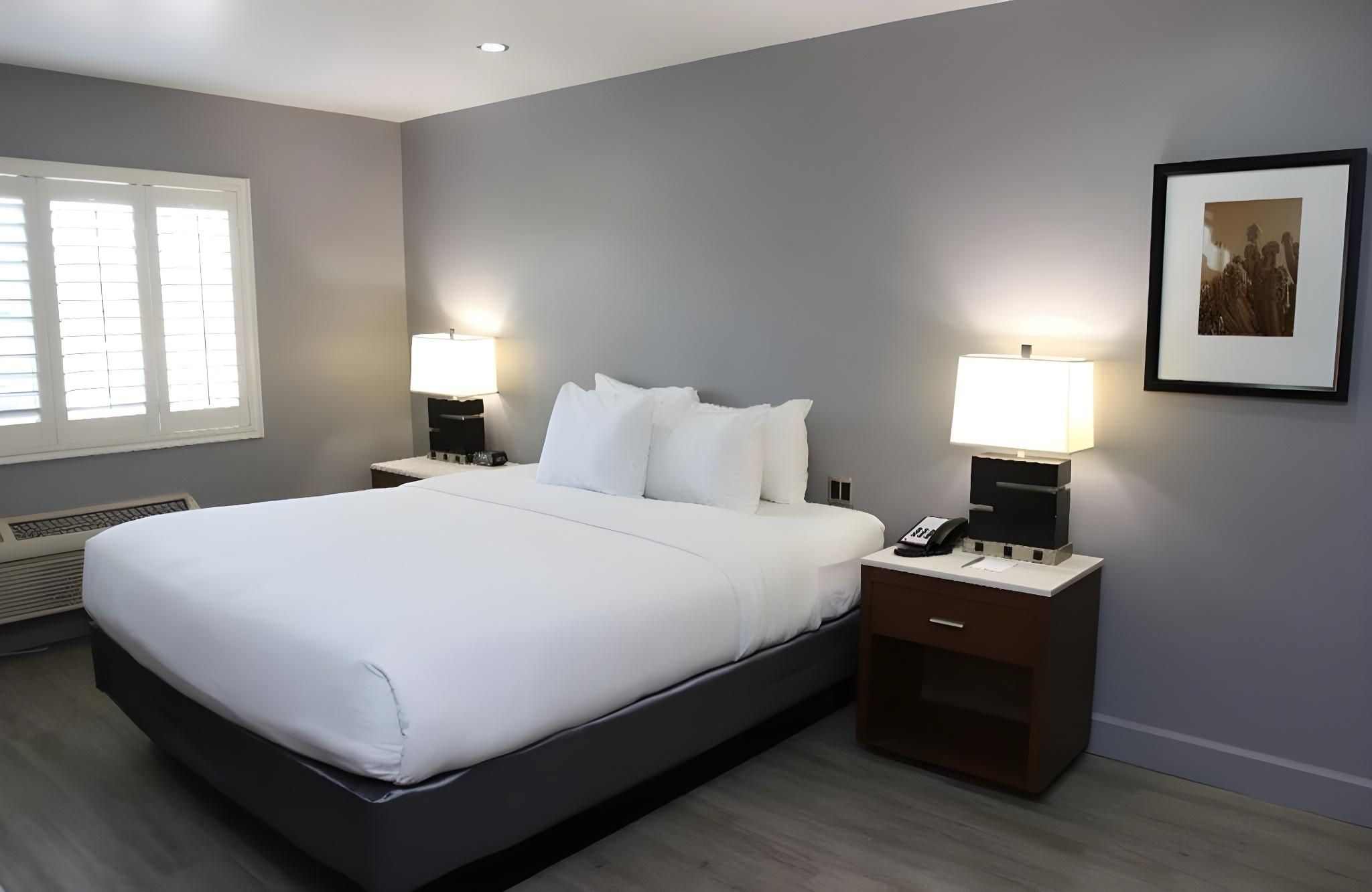 BLVD Hotel and Studios Universal-Hollywood, an Ascend Collection Hotel 1 King Bed, Suite, Nonsmoking 13