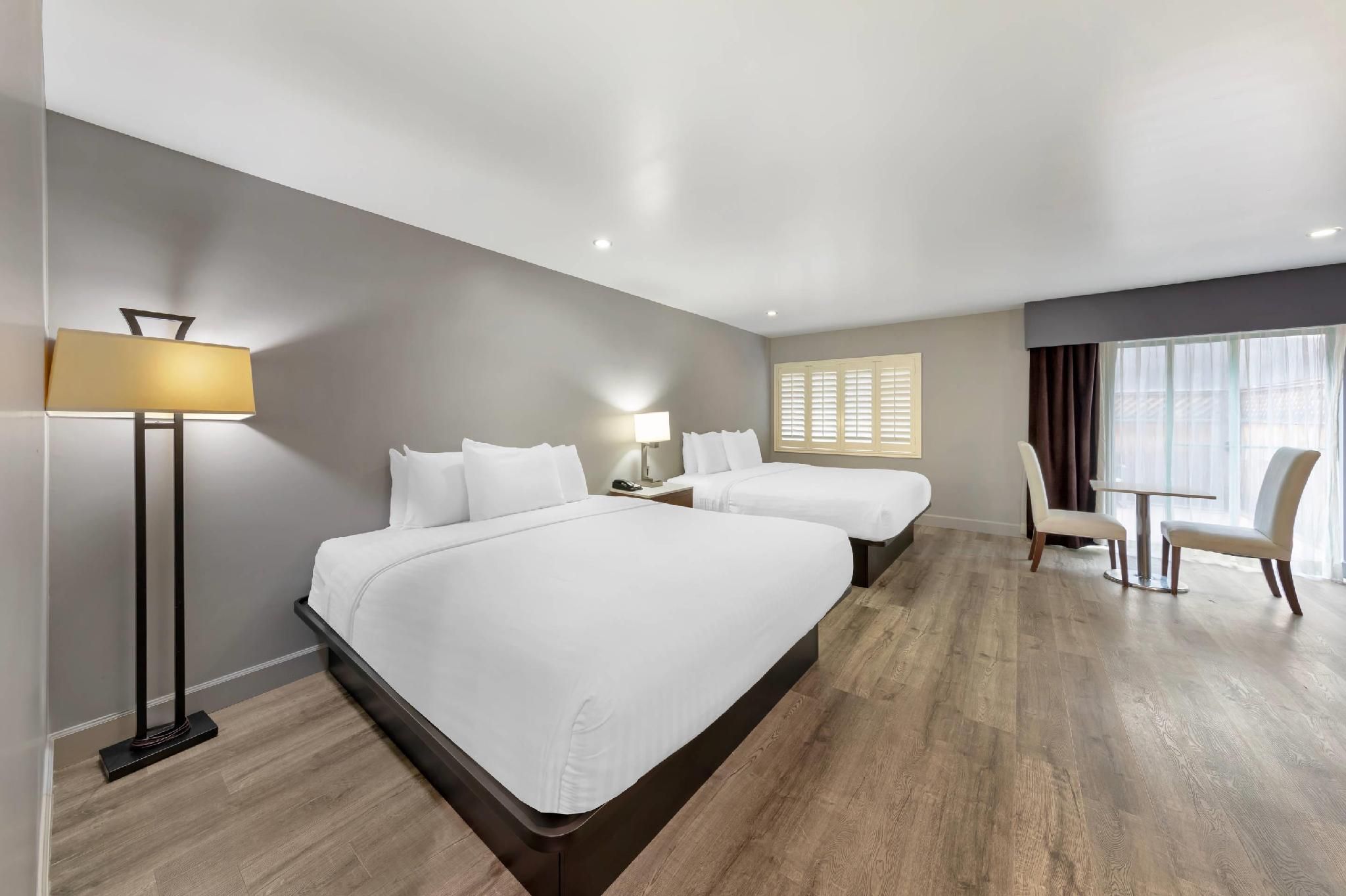 BLVD Hotel and Studios Universal-Hollywood, an Ascend Collection Hotel 2 King Beds, Suite, Nonsmoking 2