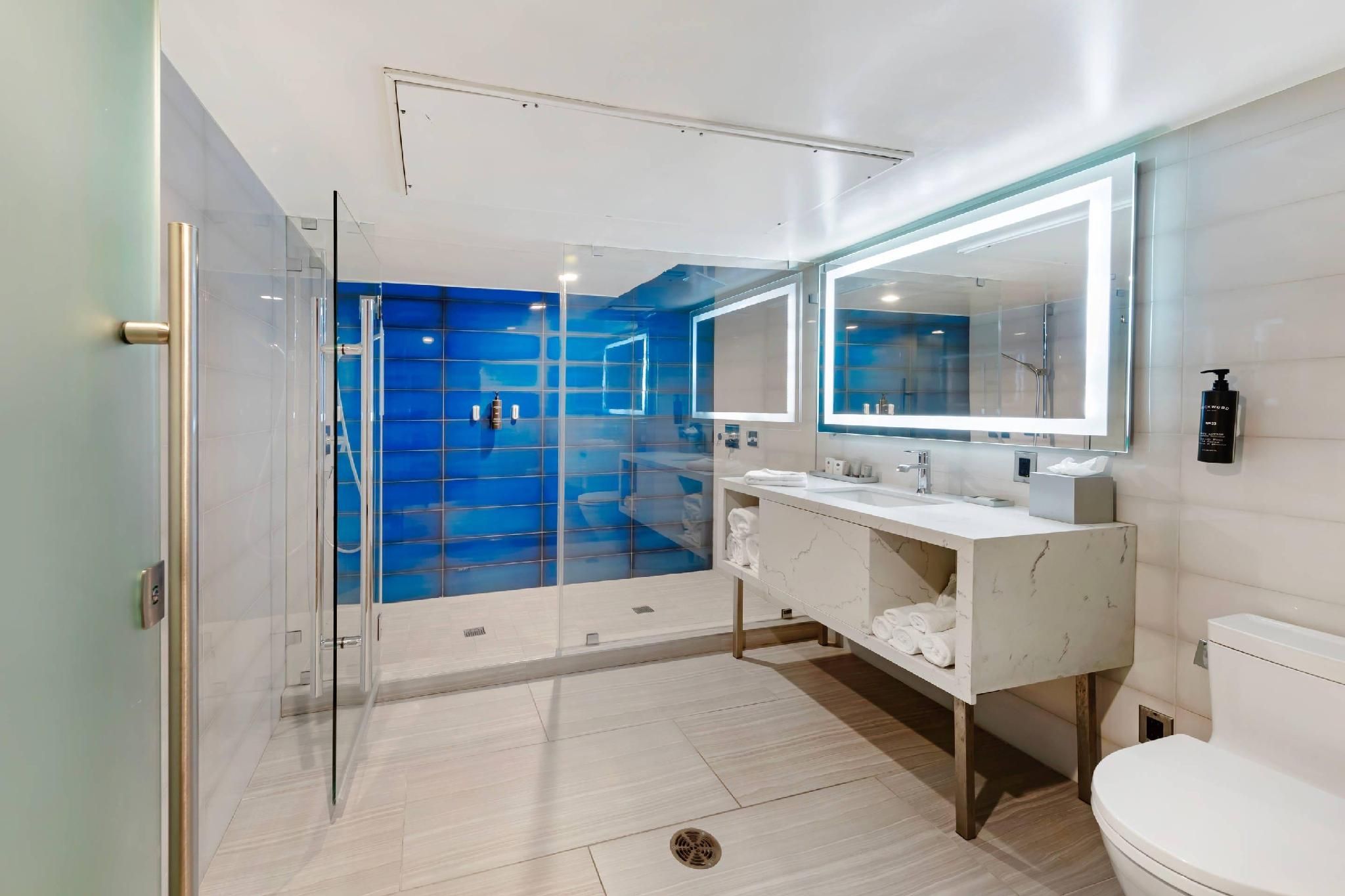 BLVD Hotel and Studios Universal-Hollywood, an Ascend Collection Hotel 1 King Bed, Suite, Nonsmoking 21