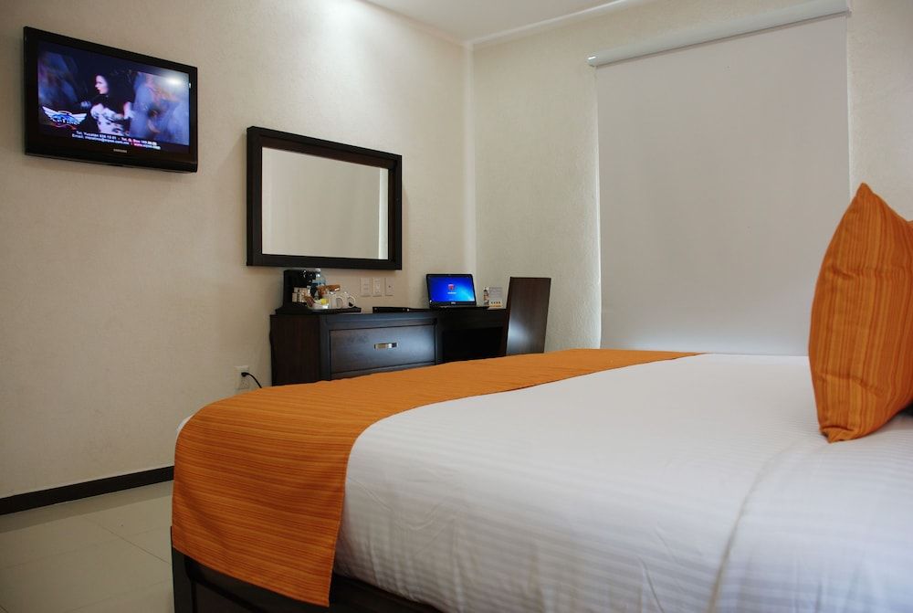 Comfort Inn Cancun Aeropuerto Standard Room, 1 King Bed, Non Smoking 2