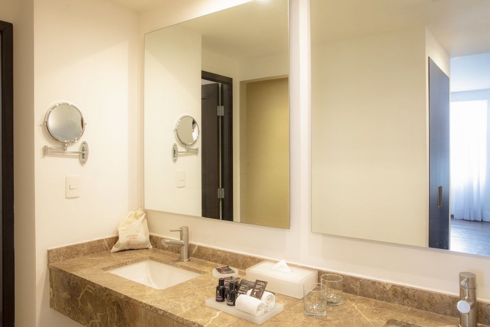 Fiesta Inn Insurgentes Sur Superior Room, 2 Double Beds 8