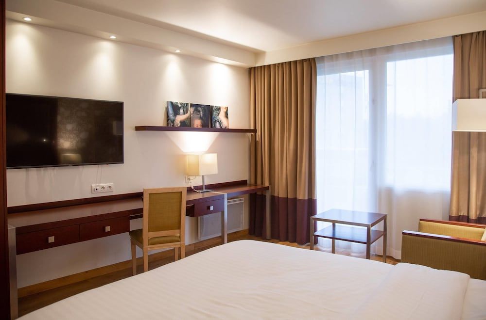 Clarion Paris CDG Airport Standard Room, 1 King Bed, Non Smoking 3