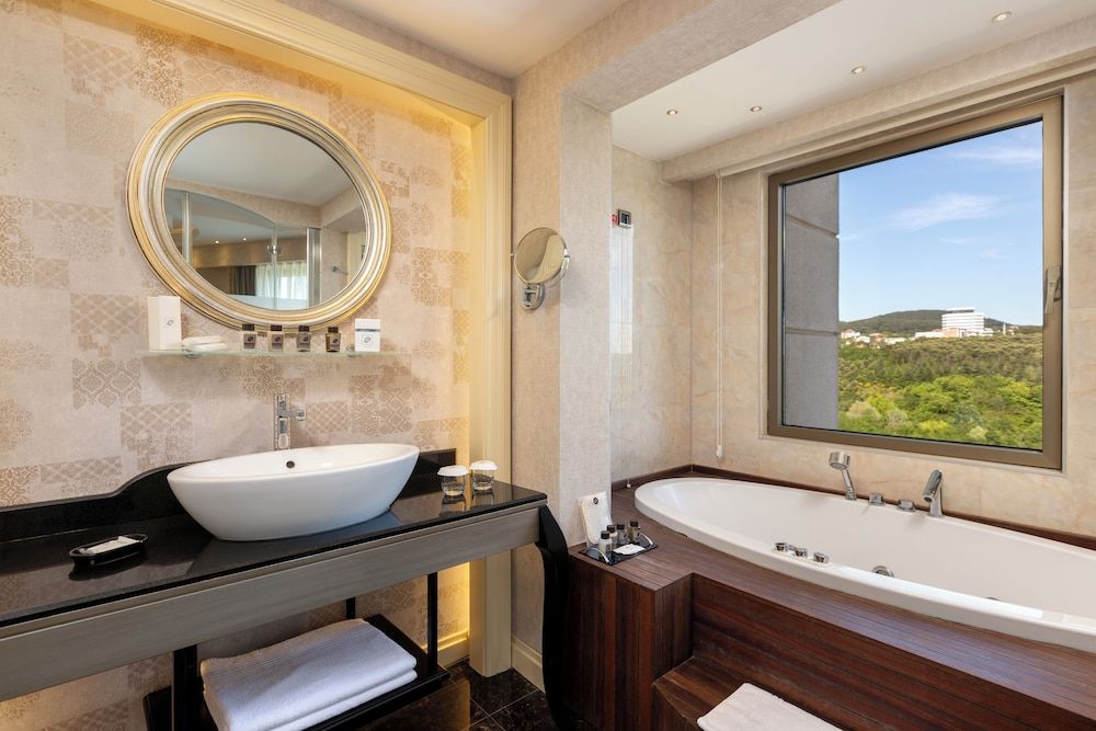 Corner Room with Jacuzzi tub