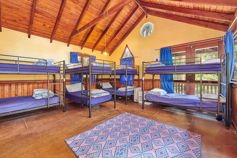 10 Share Female Lakeside Cottage