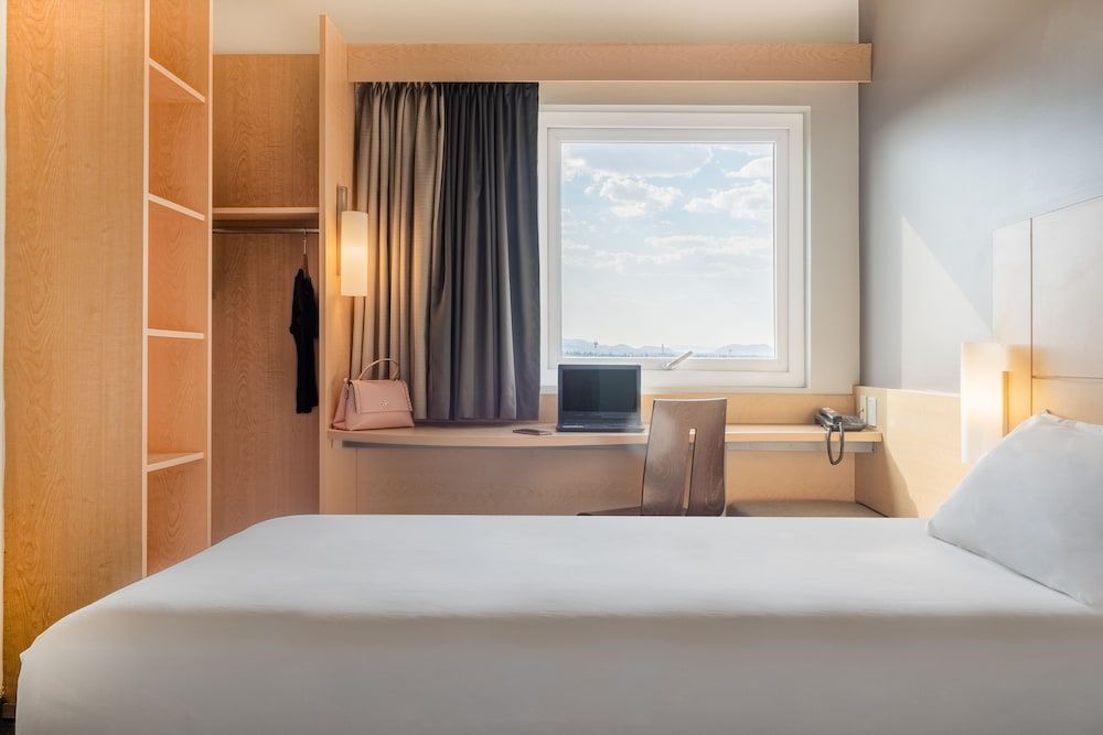 ibis Chihuahua Standard Room, 2 Twin Beds