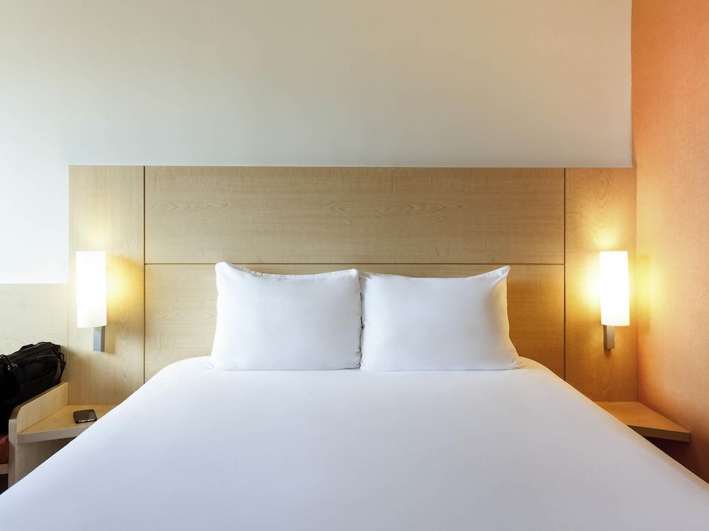 ibis Chihuahua Standard Double Room, 1 Double Bed 3