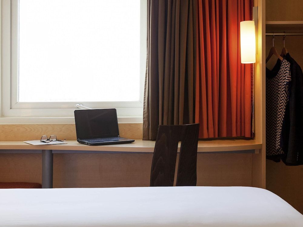 ibis Chihuahua Standard Room, 2 Twin Beds 4