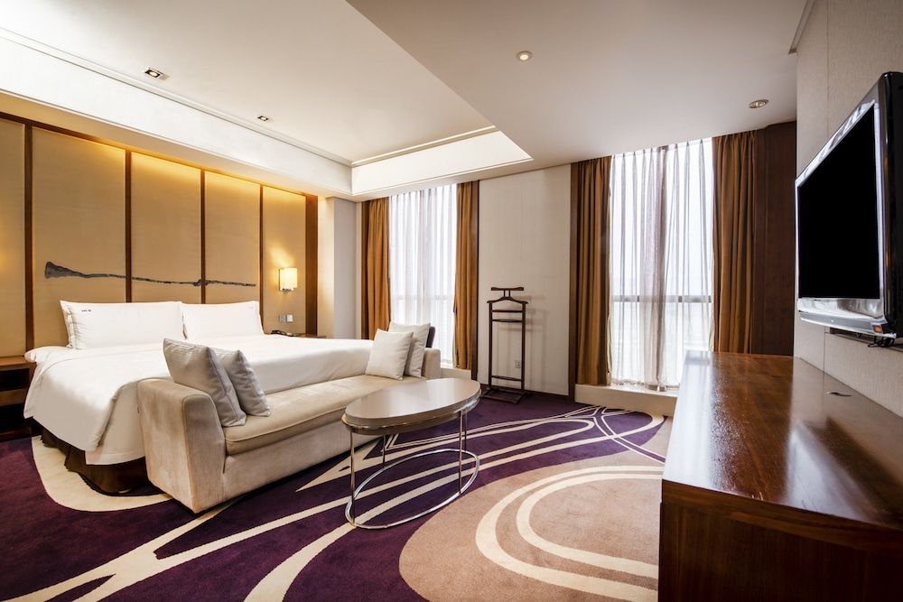 Suite, 1 King Bed, Club Lounge Access