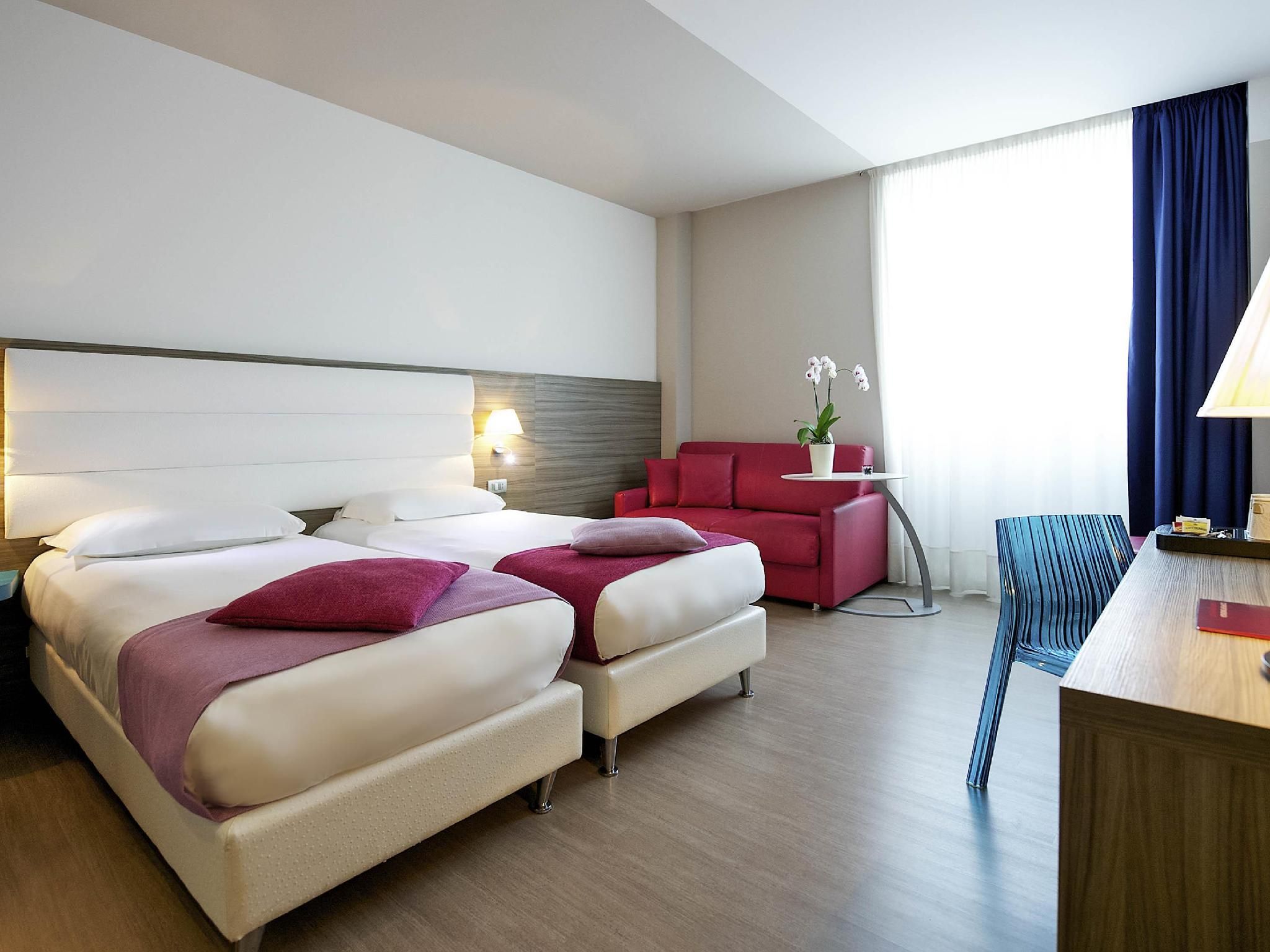 Triple Beds Room